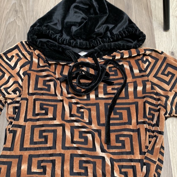 Two pc set - Picture 2 of 3